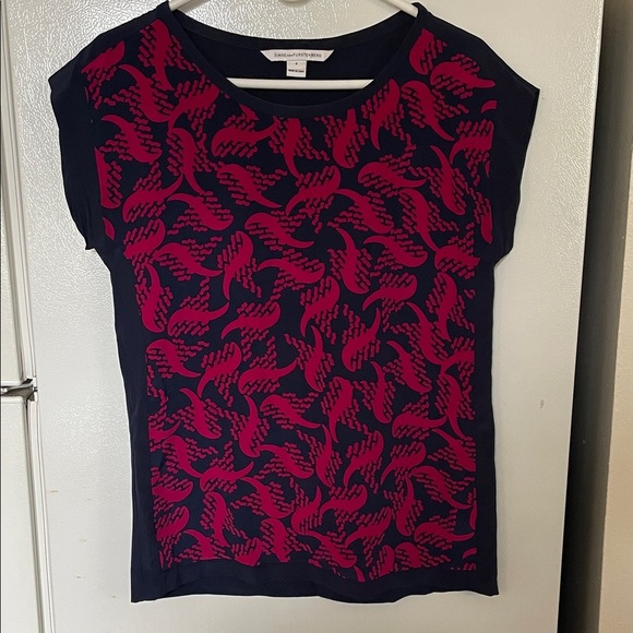 Diane Von Furstenberg Tops - Diane Von Furstenberg Size 4 100% Silk Navy‎ and Pink Blouse